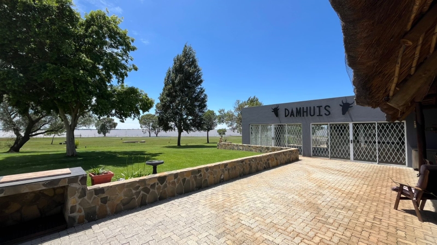 5 Bedroom Property for Sale in Oranjeville Free State